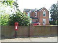 Elizabeth II postbox on Alresford Road, Wivenhoe