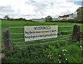 SK0480 : Neosporosis sign on a gate at Higher Crossings by Neil Theasby