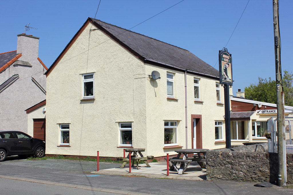 The Joiners Arms, Malltraeth © Jeff Buck :: Geograph Britain and Ireland