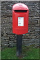 Elizabeth II postbox on Main Street, West Witton