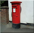 Elizabeth II postbox on High Street, Meldreth