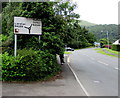 Directions sign alongside Merthyr Road Llanfoist