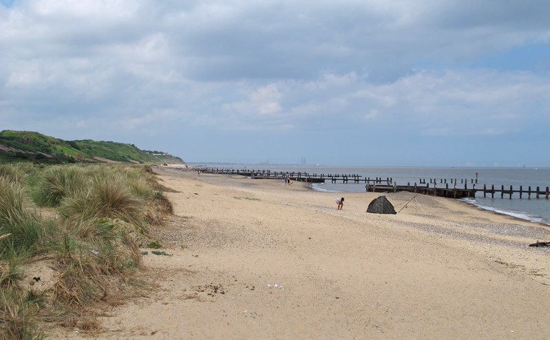 Denes, beach and groynes, Gunton Denes,... © Roger Jones :: Geograph ...