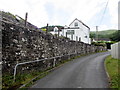 Long wall and handrail, Kiln Road, Llanfoist