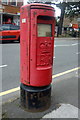 Elizabeth II postbox on Raddlebarn Road