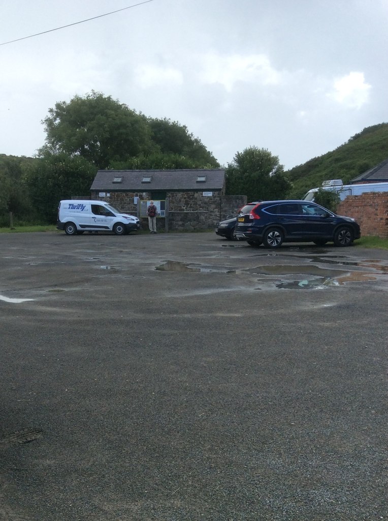 national-trust-car-park-porthclais-helenk-geograph-britain-and