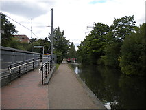 SP0581 : Worcester & Birmingham Canal, Bournville by Richard Vince
