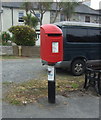 Elizabeth II postbox on Hayle Terrace