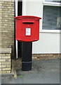 Elizabeth II postbox on High Street, Manea