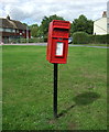 Elizabeth II postbox on Duck Lane, Haddenham