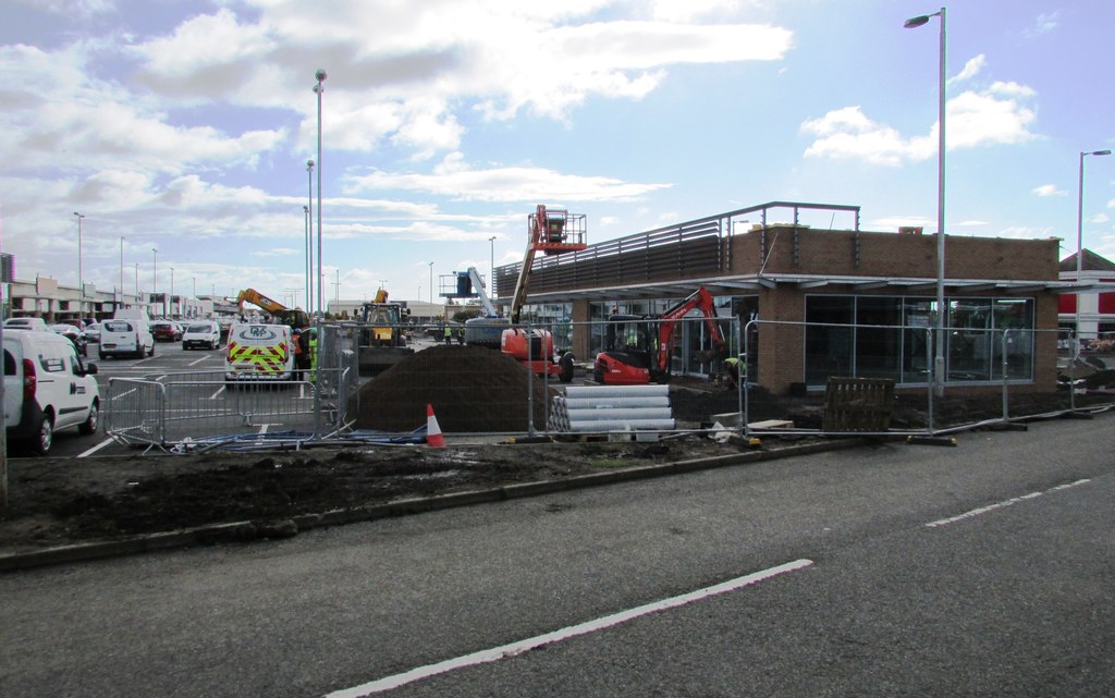 New development at Fife Central Retail... © Bill Kasman Geograph