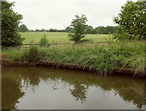 SP1869 : Across the Stratford-upon-Avon Canal by Derek Harper