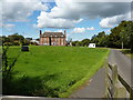 Micklewood Farmhouse and entranceway