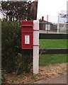 TF6636 : Elizabeth II postbox on South Beach Road, Heacham by JThomas