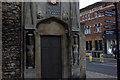 Grey door and statues by the Guildhall, Abingdon