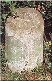 SU4867 : Old Milestone by the A4, London Road, Newbury by A Rosevear