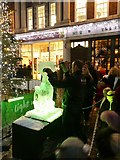 SE6051 : 2017 York Ice Trail – sculpture demonstration, St Helen's Square by Alan Murray-Rust