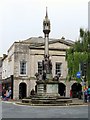 SZ4989 : The Victoria Memorial on St James Street by Steve Daniels
