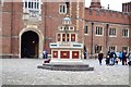 TQ1568 : Hampton Court Palace - Base Court Fountain by N Chadwick
