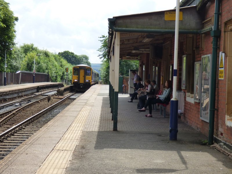 Train arriving at Romiley station © Gerald England :: Geograph Britain