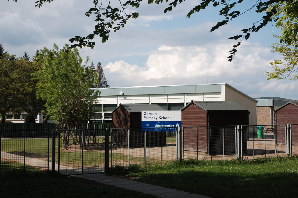 Gordon Primary School, Huntly © Bill Harrison :: Geograph Britain and ...