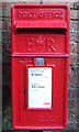 TA1659 : Close up, Elizabeth II postbox on Sands Lane, Barmston by JThomas