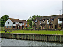 TQ7554 : Houses by the River Medway by Robin Webster