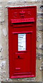 SP2512 : King Edward VII postbox in the wall of Gryphon House, Burford by Jaggery