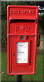 SE9229 : Close up, Elizabeth II postbox on Ring Beck Lane, Ellerker by JThomas