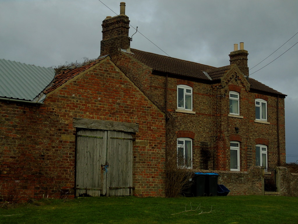 hag-house-1-chris-heaton-geograph-britain-and-ireland