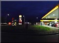 SP9323 : Petrol station on the A4146, Leighton Buzzard by David Howard