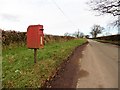 Isolated postbox near Stubborn Cross