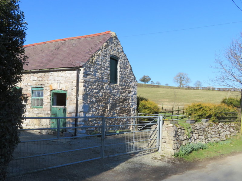 Barn at Banhadlen-isa, Llanarmon-yn-Ial © John S Turner :: Geograph ...