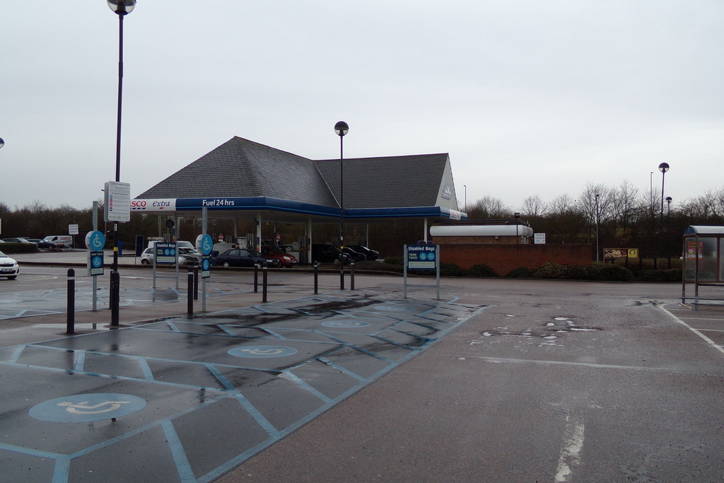 tesco-extra-fuel-filling-station-geographer-geograph-britain