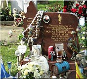 TG2008 : Richly decorated grave in Section FF by Evelyn Simak