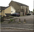 Ivor Street steps and concrete posts, Fleur-de-lis