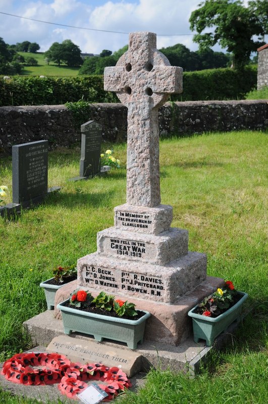 Llanllugan war memorial © Philip Halling :: Geograph Britain and Ireland