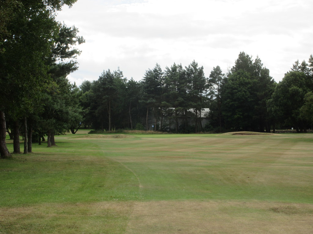 Thornton Golf Course, 10th hole, Auld... © Scott Cormie Geograph