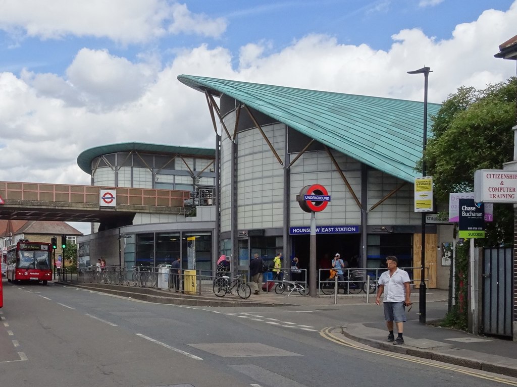 Hounslow East Underground Station © Nigel Thompson Geograph