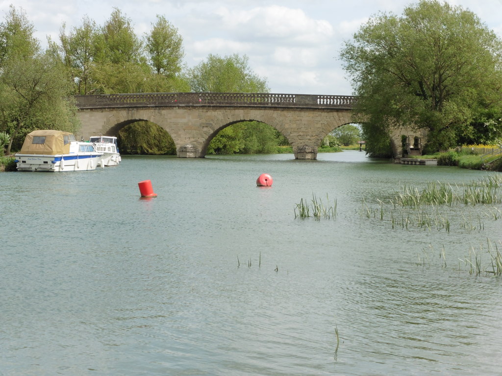 Swinford Bridge from the Thames Path... © Dave Kelly :: Geograph ...