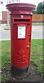 Elizabeth II postbox on Parkhills Road, Bury