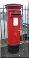 Elizabeth II postbox on Tenterden Street, Bury