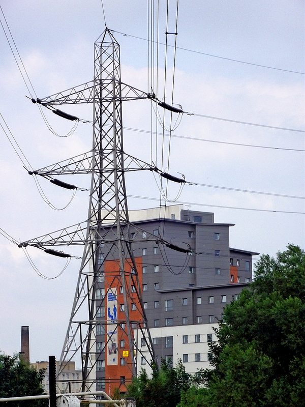 Pylon and apartment block in Leicester © Roger D Kidd :: Geograph ...