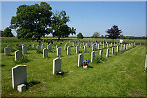 SK9479 : Commonwealth war graves by Ian S