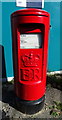 Elizabeth II postbox on Mills Hill Road, Middleton