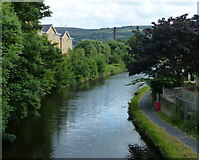 SD8433 : Leeds and Liverpool Canal in Burnley by Mat Fascione