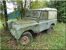 SO2990 : Old Land Rover at Shepherdswhim farm by Jeremy Bolwell