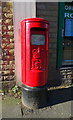 Elizabeth II postbox on Dale Street, Milnrow