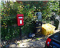 Elizabeth II postbox on Shore Road