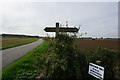 Junction of paths north of Leconfield